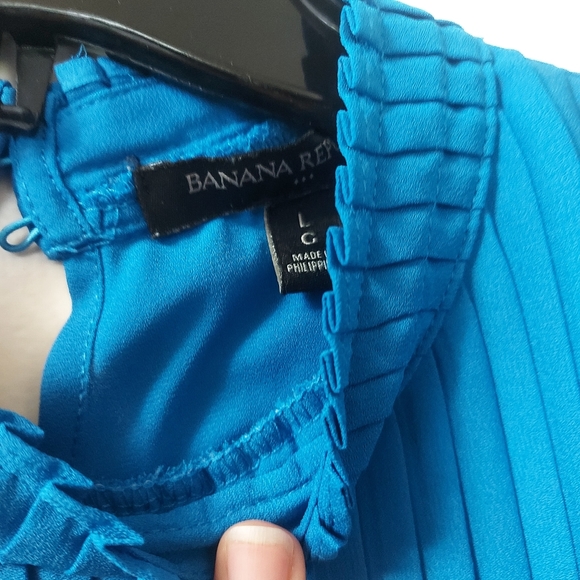 Pleated sleeveles blouse - Picture 3 of 5